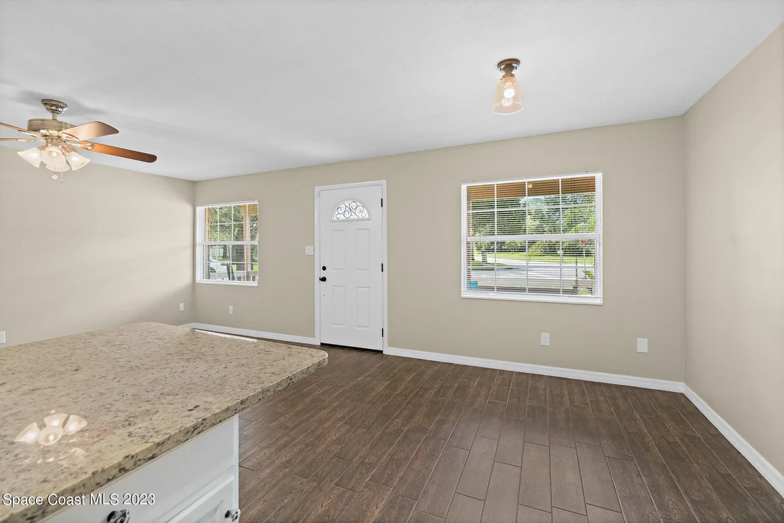 Photo of 964 Kings Post Road