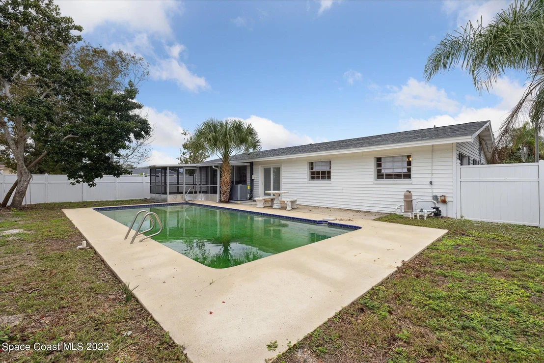 Photo of 885 Kings Post Road