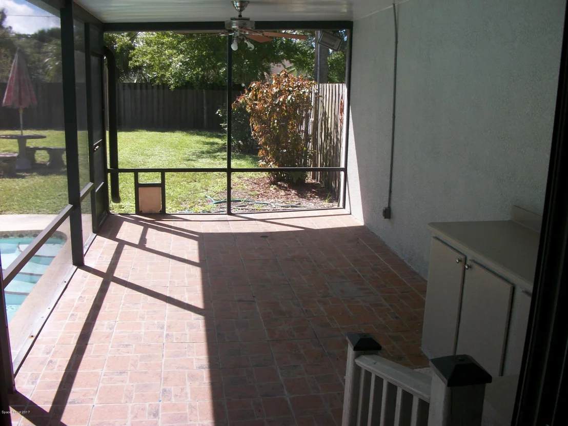 Photo of 1001 Knecht Road NE