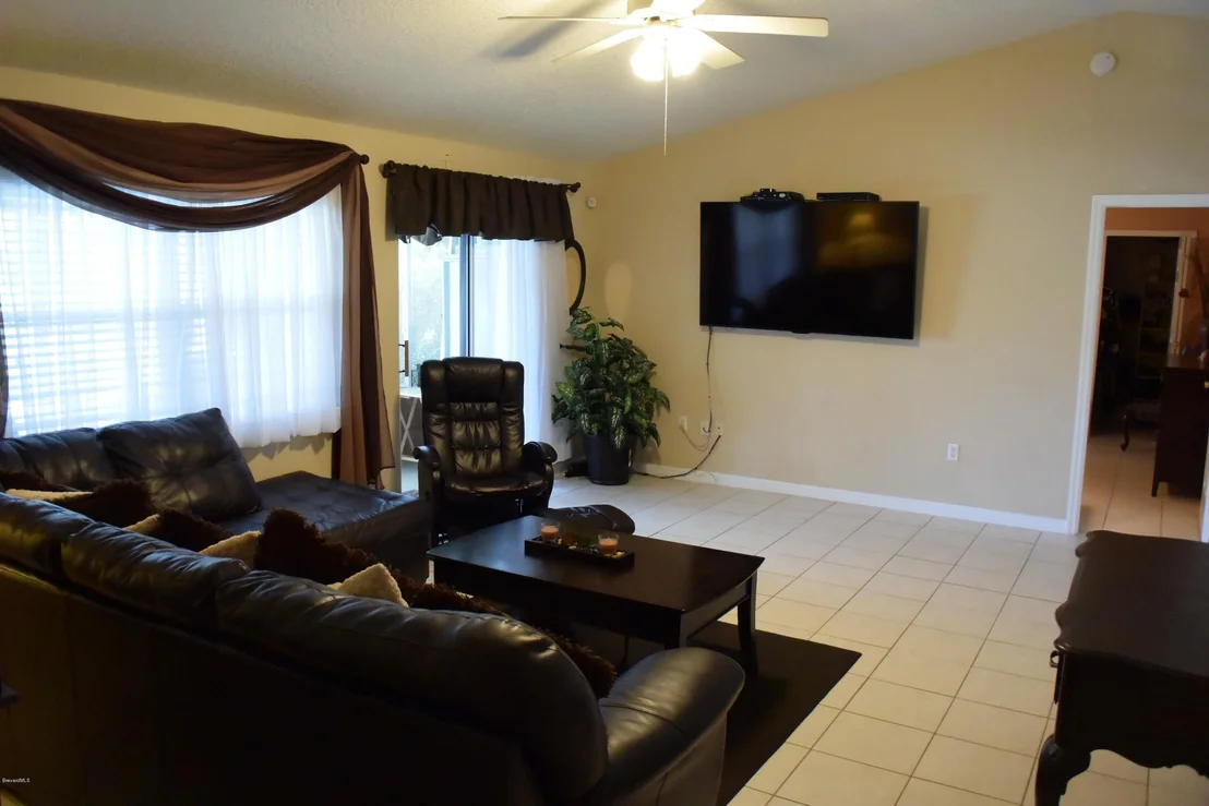 Photo of 6211 Golfview Avenue