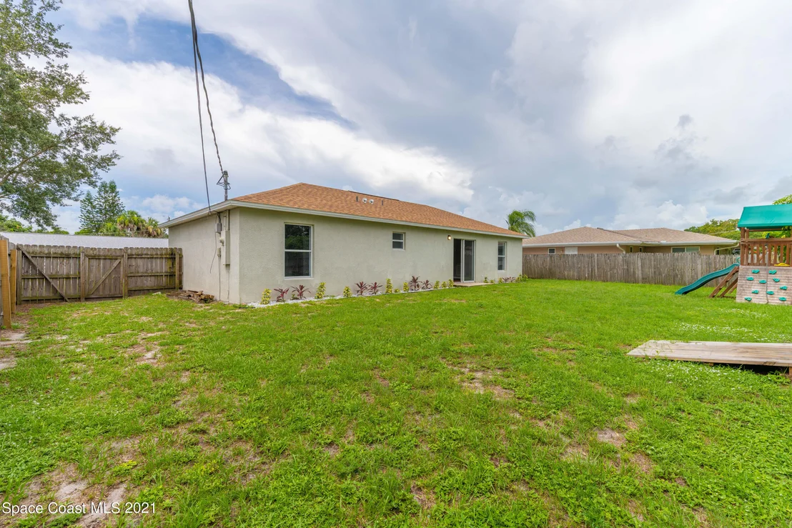 Photo of 950 Eyerly Street