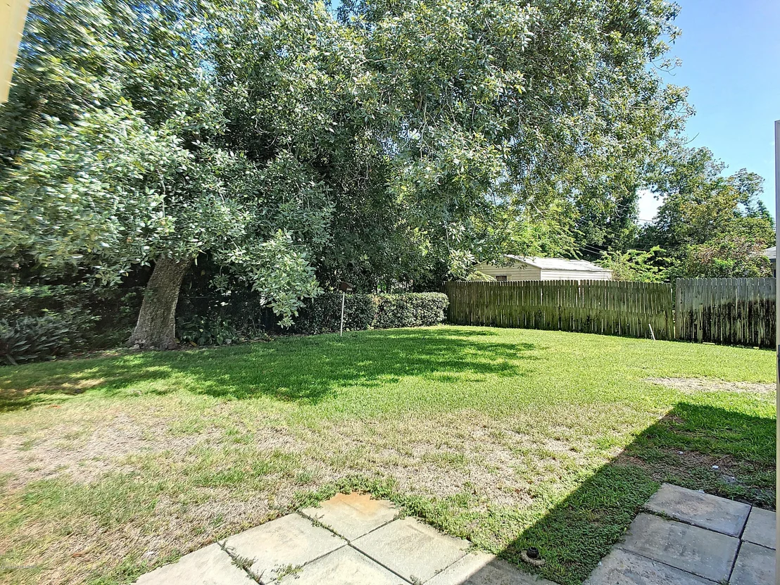 Photo of 304 N Roundtree Drive