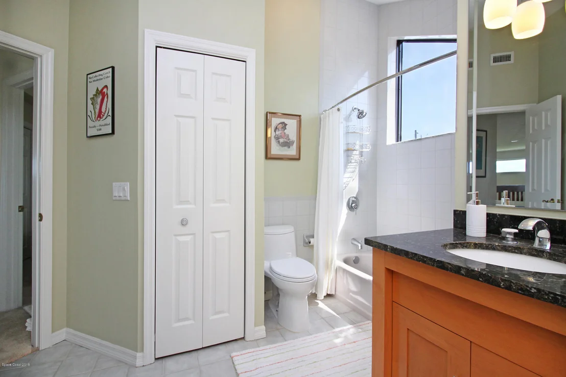 Photo of 5870 Riverside Drive