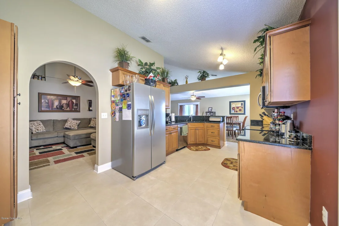 Photo of 1194 White Oak Circle