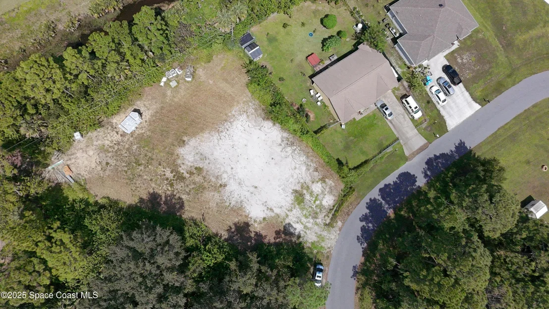 Photo of 895 Tedder Road SE