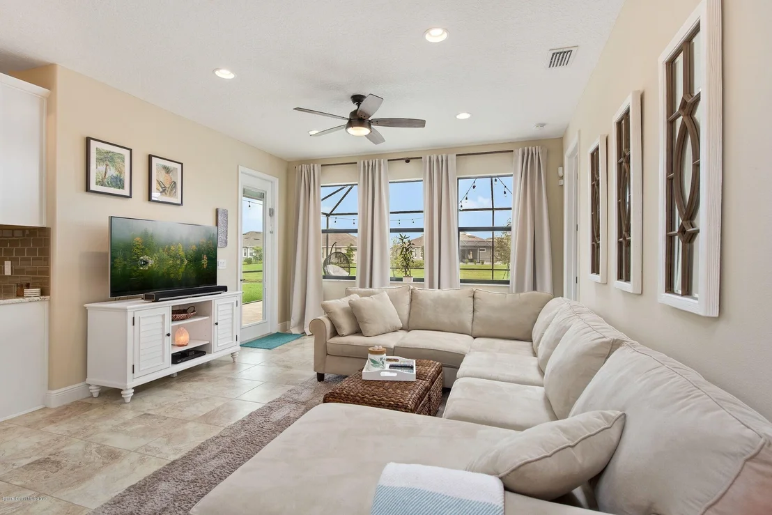 Photo of 7457 Bluemink Lane
