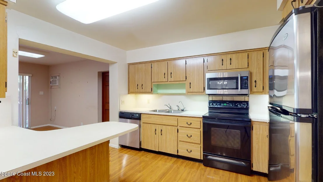 Photo of 204 S Riverside Drive
