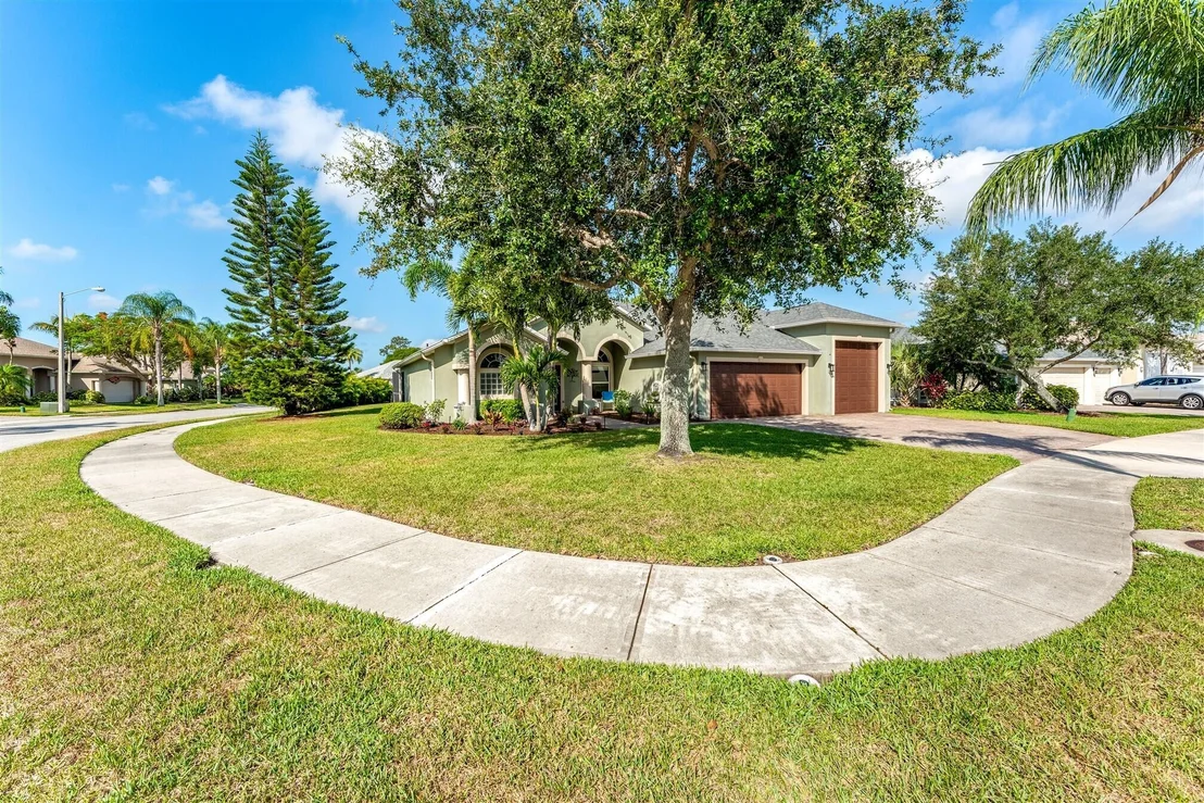 Photo of 1697 E Auburn Lakes Drive N