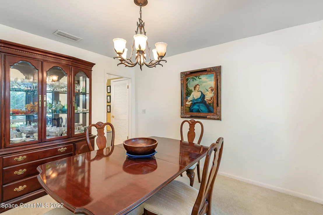 Photo of 180 White Oak Circle