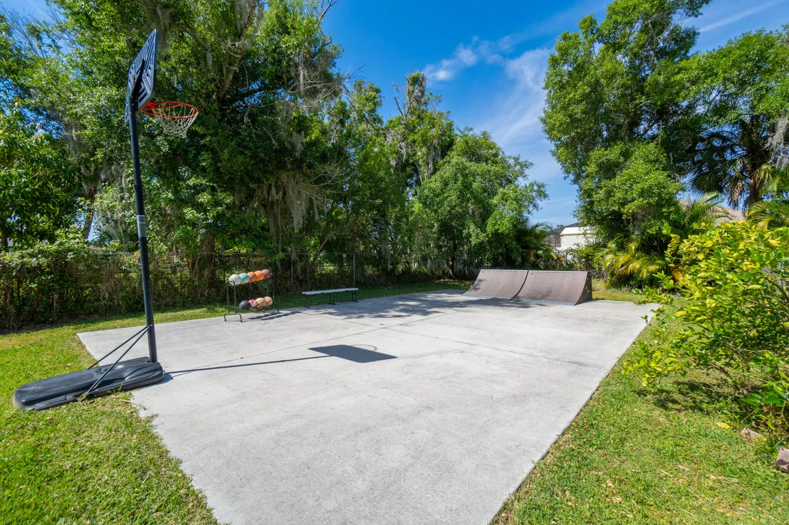 Photo of 810 Knecht Road NE