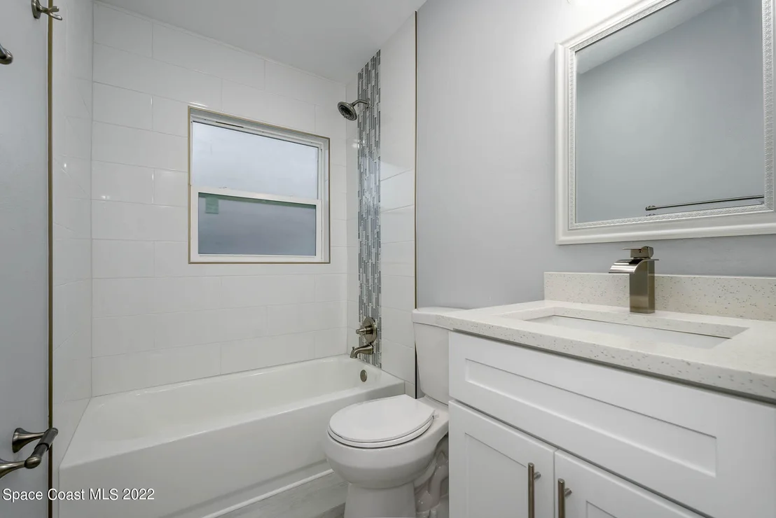 Photo of 33 Knollwood Drive