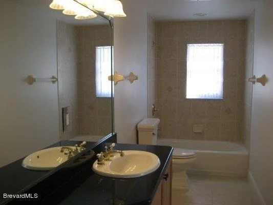 Photo of Unit 205 at 4975 NE Dixie (Us1) Highway