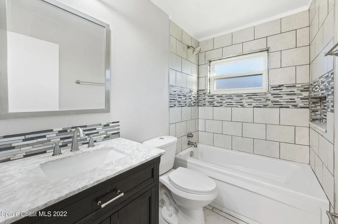 Photo of 1141 Cromey Road NE