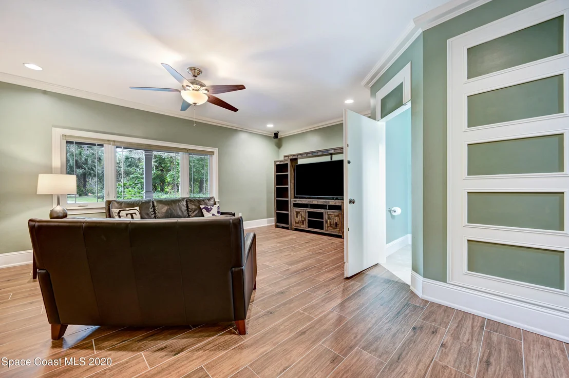Photo of 6420 South Drive