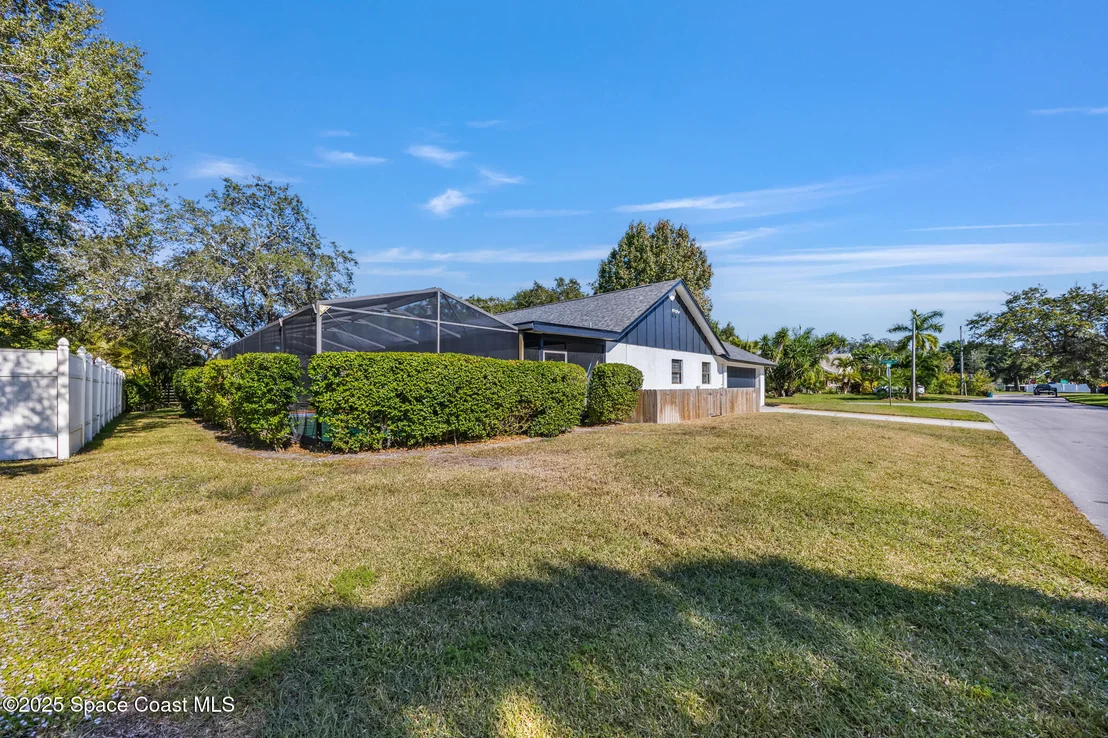 Photo of 1007 Pineapple Avenue NE