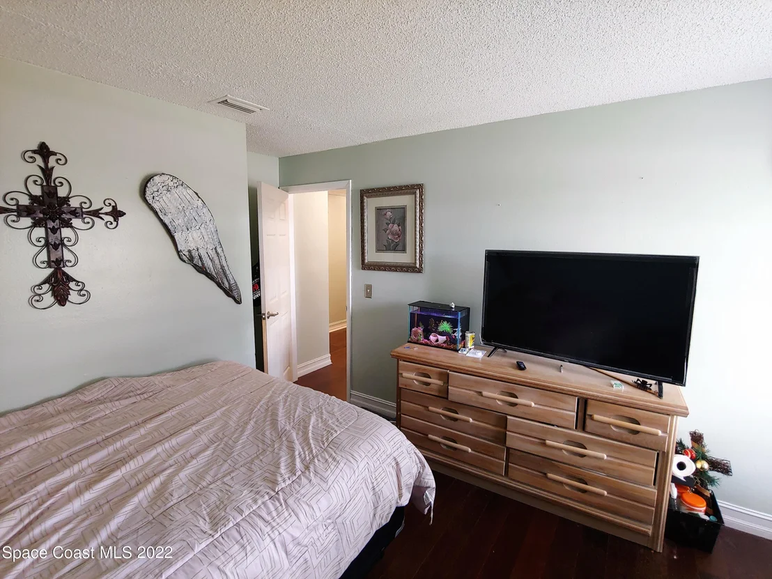 Photo of 2570 Nobility Avenue