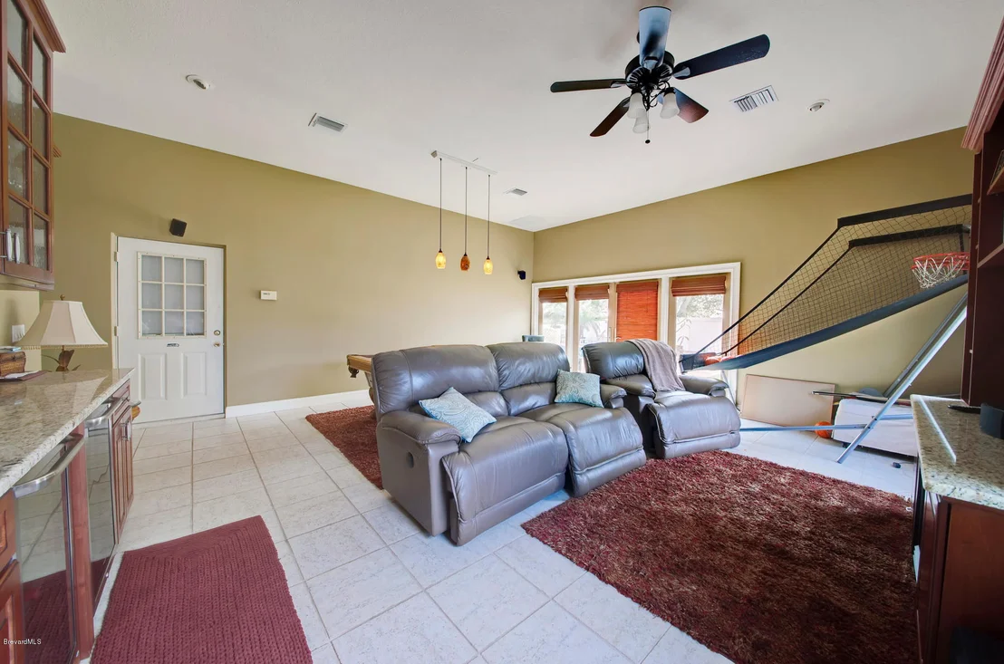 Photo of 469 Angelo Lane