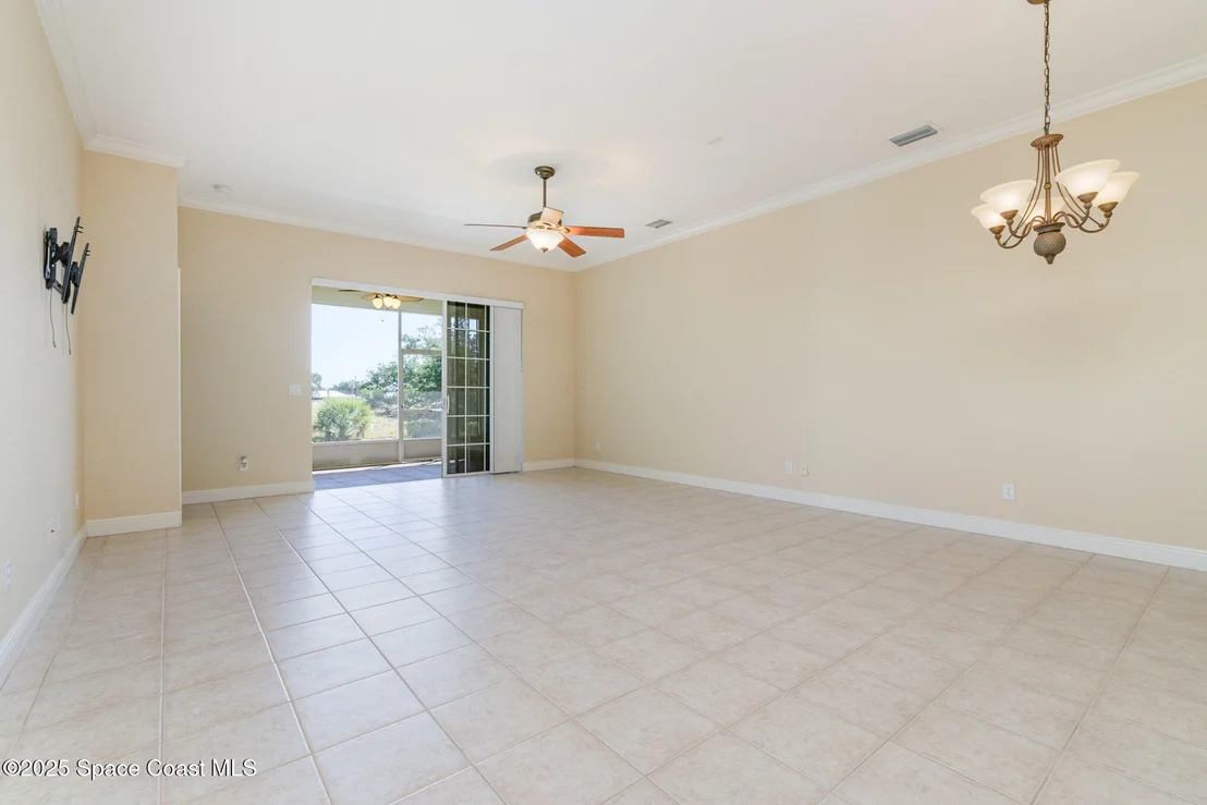 Photo of 1076 Eleuthera Drive NE