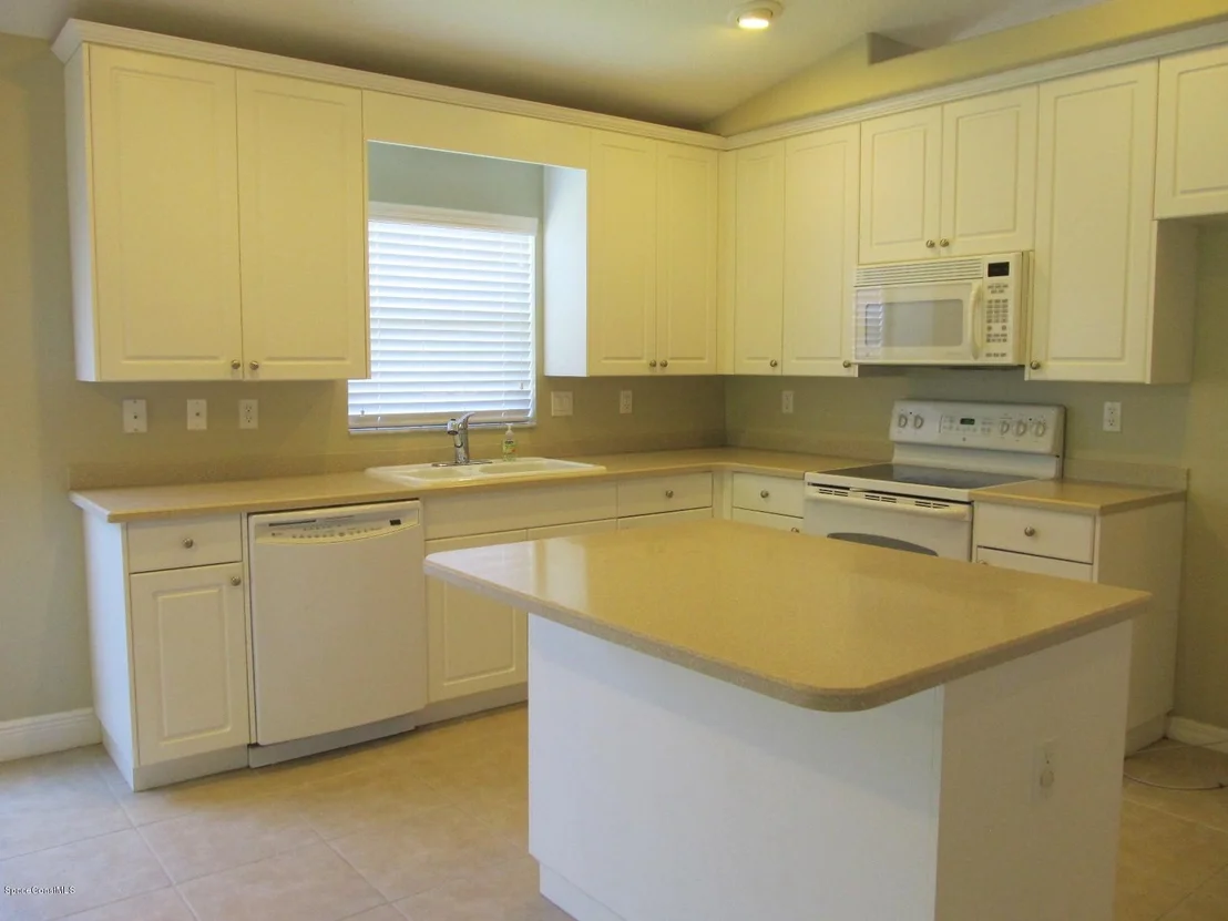 Photo of 653 Rangewood Drive SE