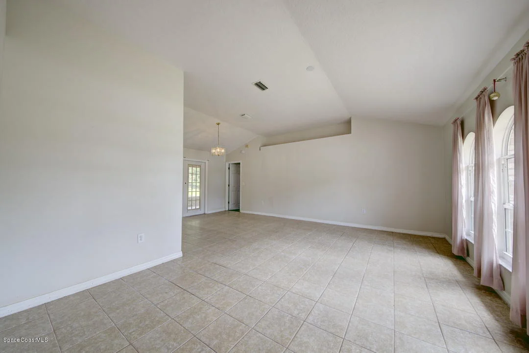 Photo of 307 SE Abello Road SE
