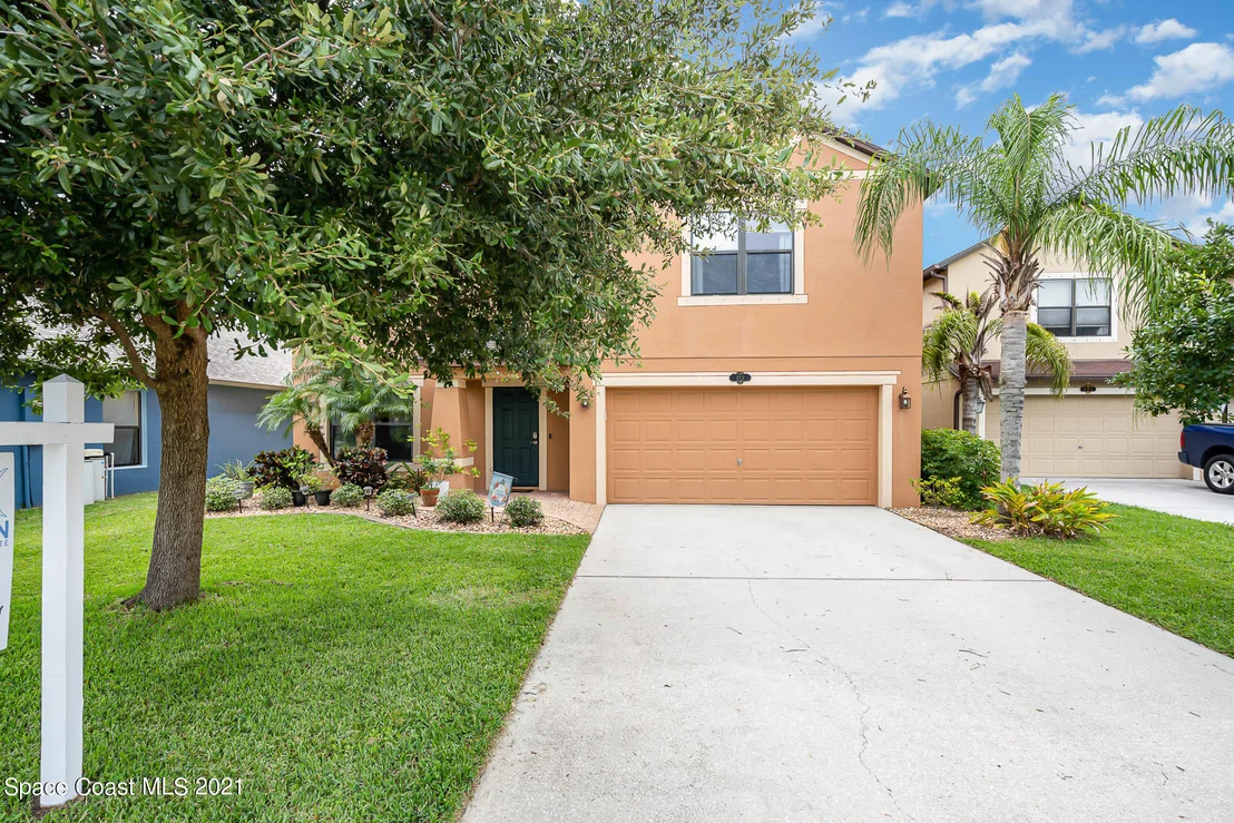 Photo of 215 Dryden Circle