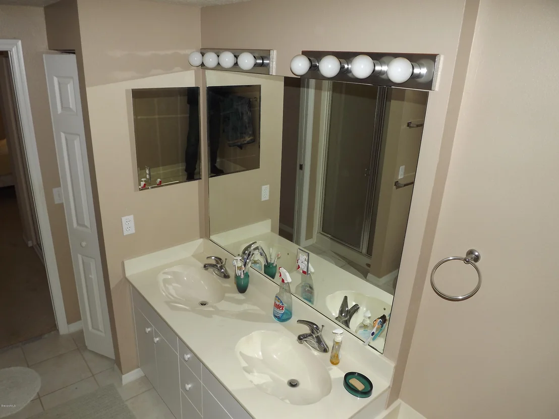 Photo of Unit 404 at 102 Riverside Drive