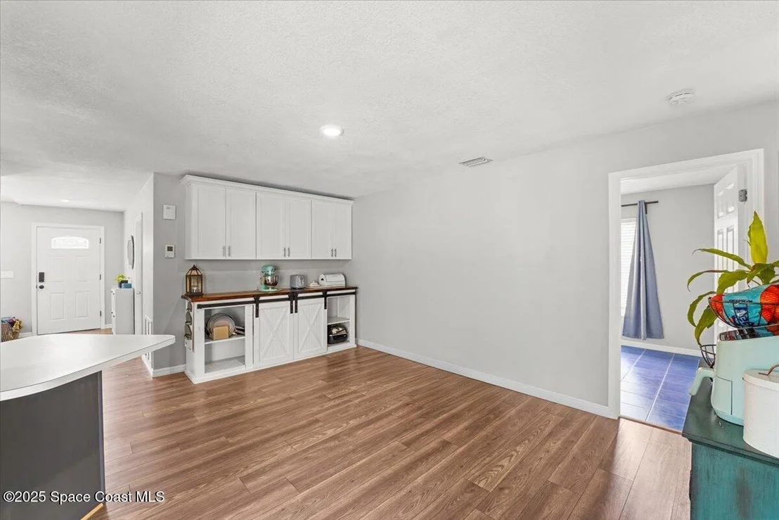 Photo of 6026 Apple Avenue
