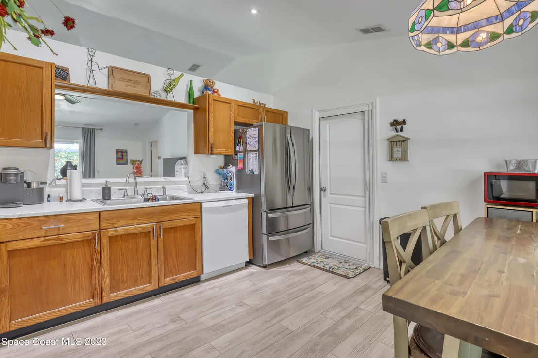 Photo of 6067 Oak Street