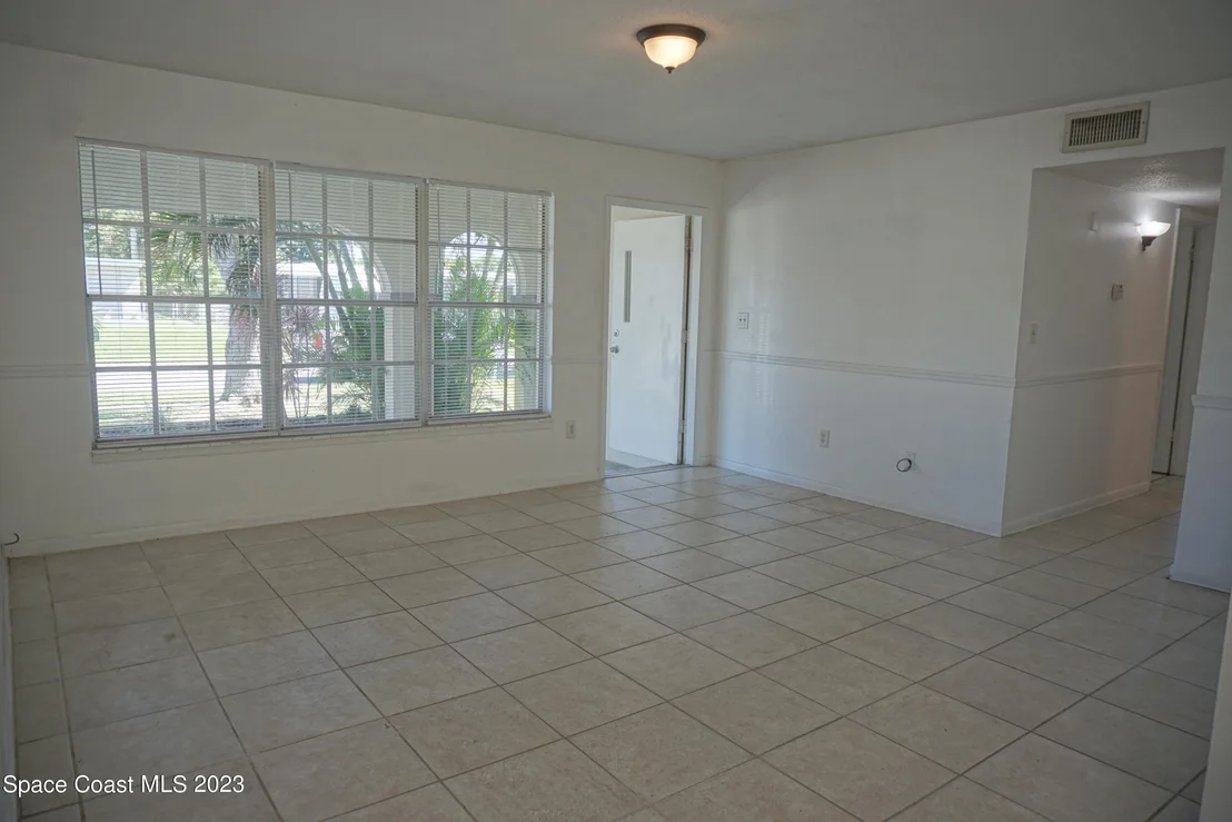 Photo of 748 Angle Street NE