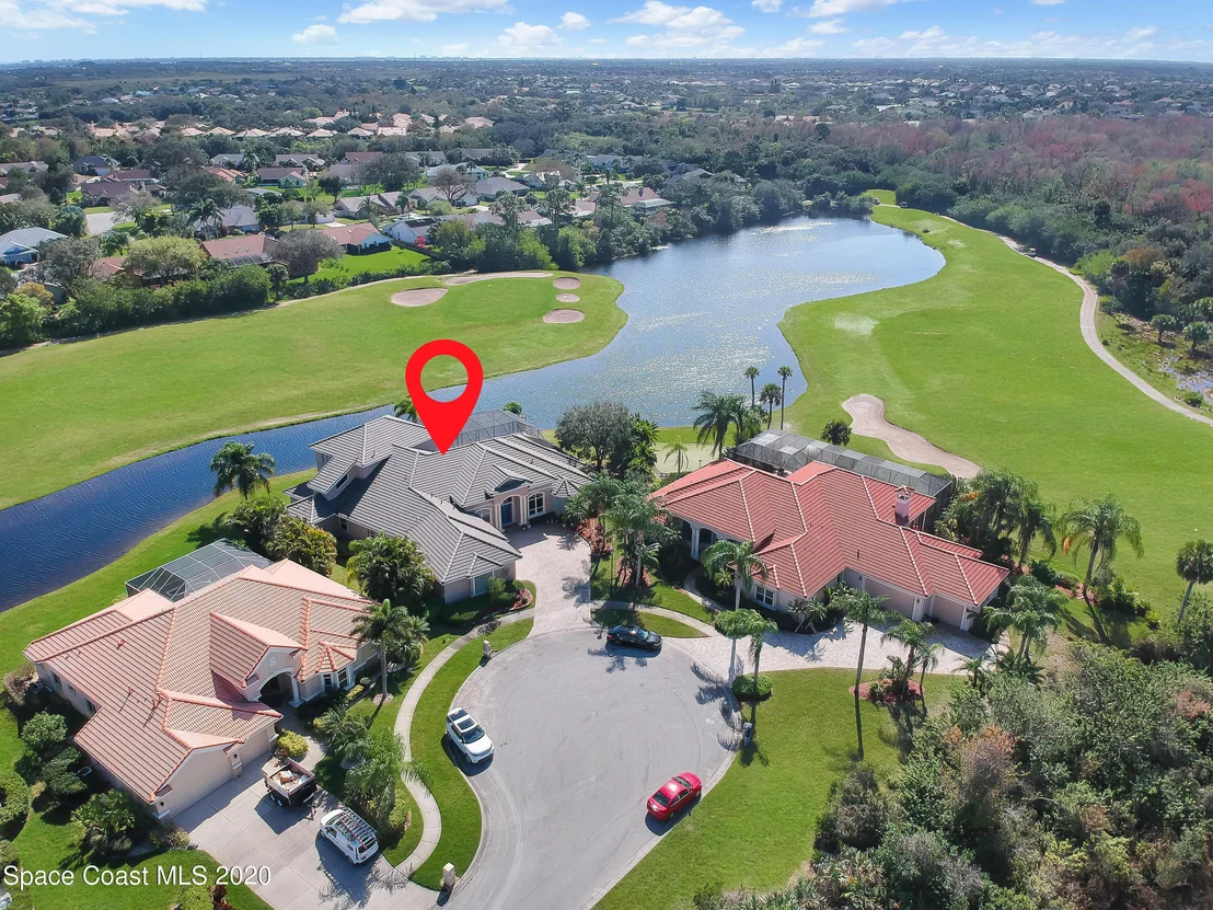 Photo of 975 Chatsworth Drive