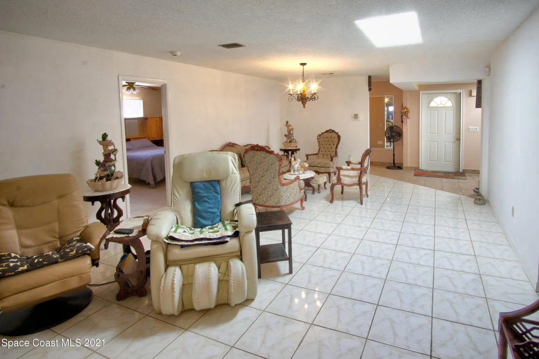 Photo of 1626 Riviera Drive NE