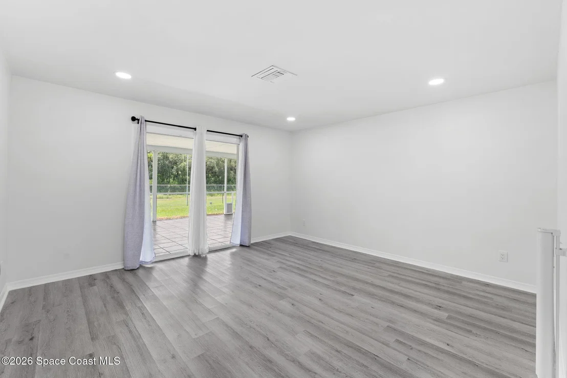 Photo of 1512 Meadowbrook Road NE