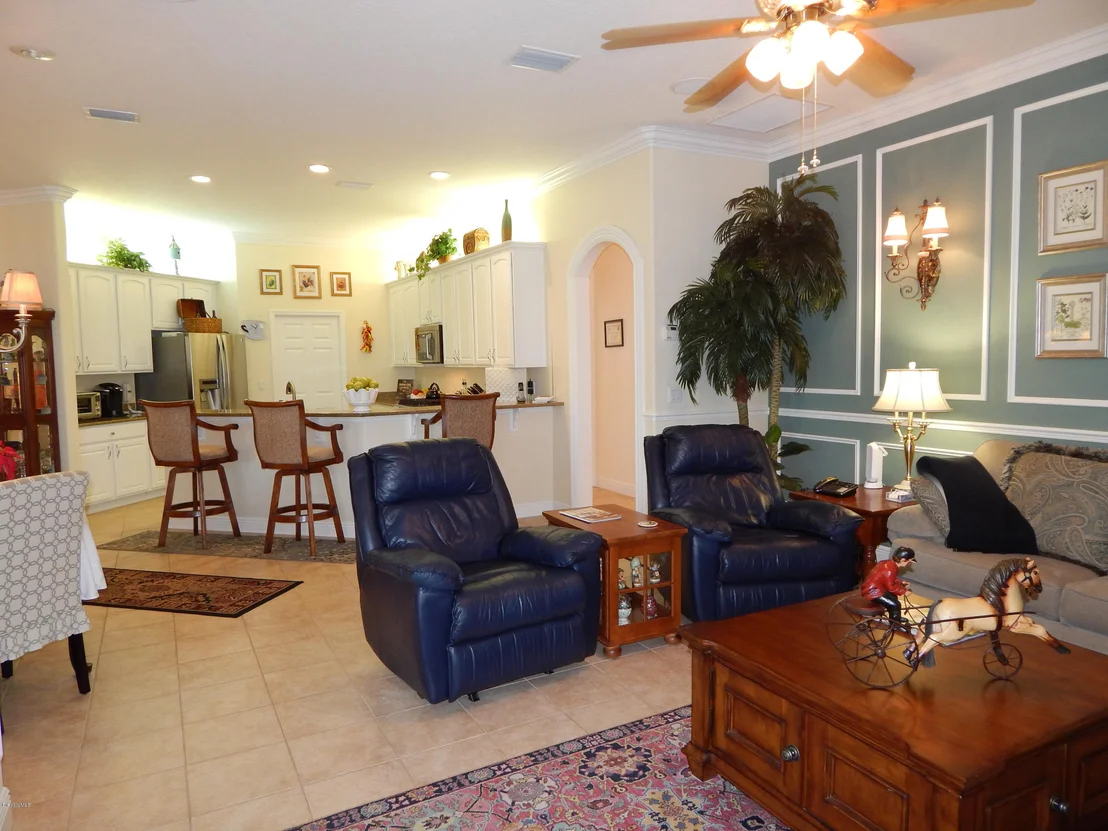 Photo of 211 SE Devlin Court
