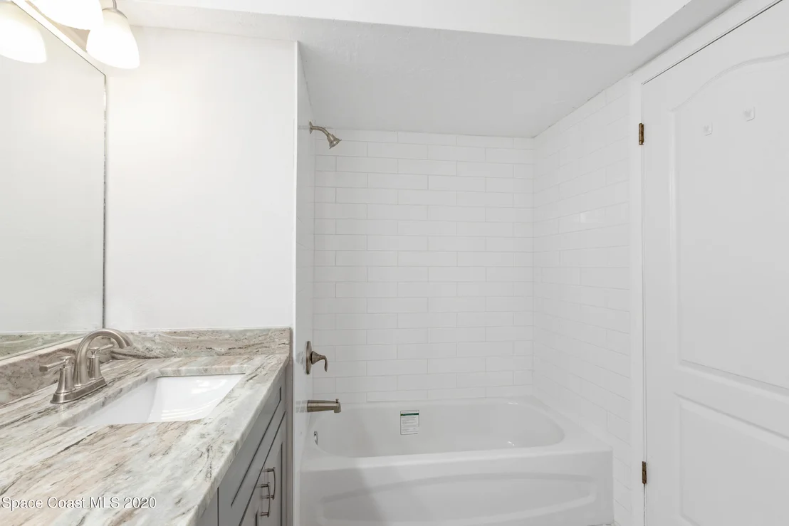 Photo of 609 Roberts Lane NE