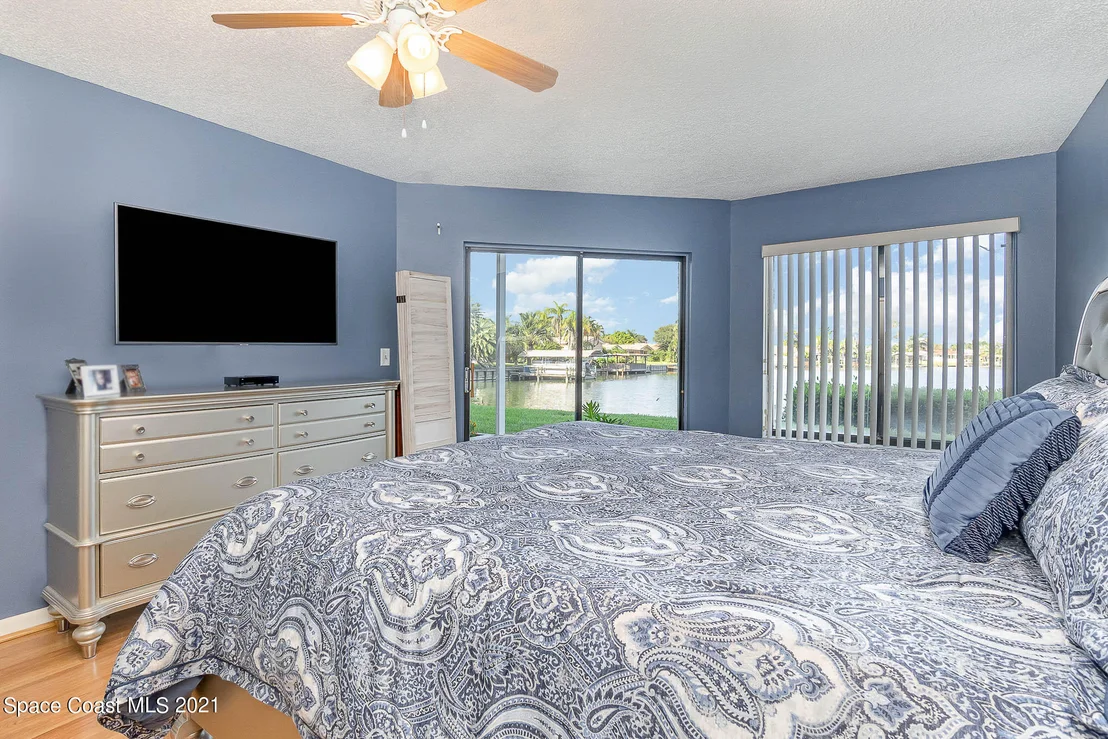Photo of Unit 1104 at 1700 Commodore Boulevard
