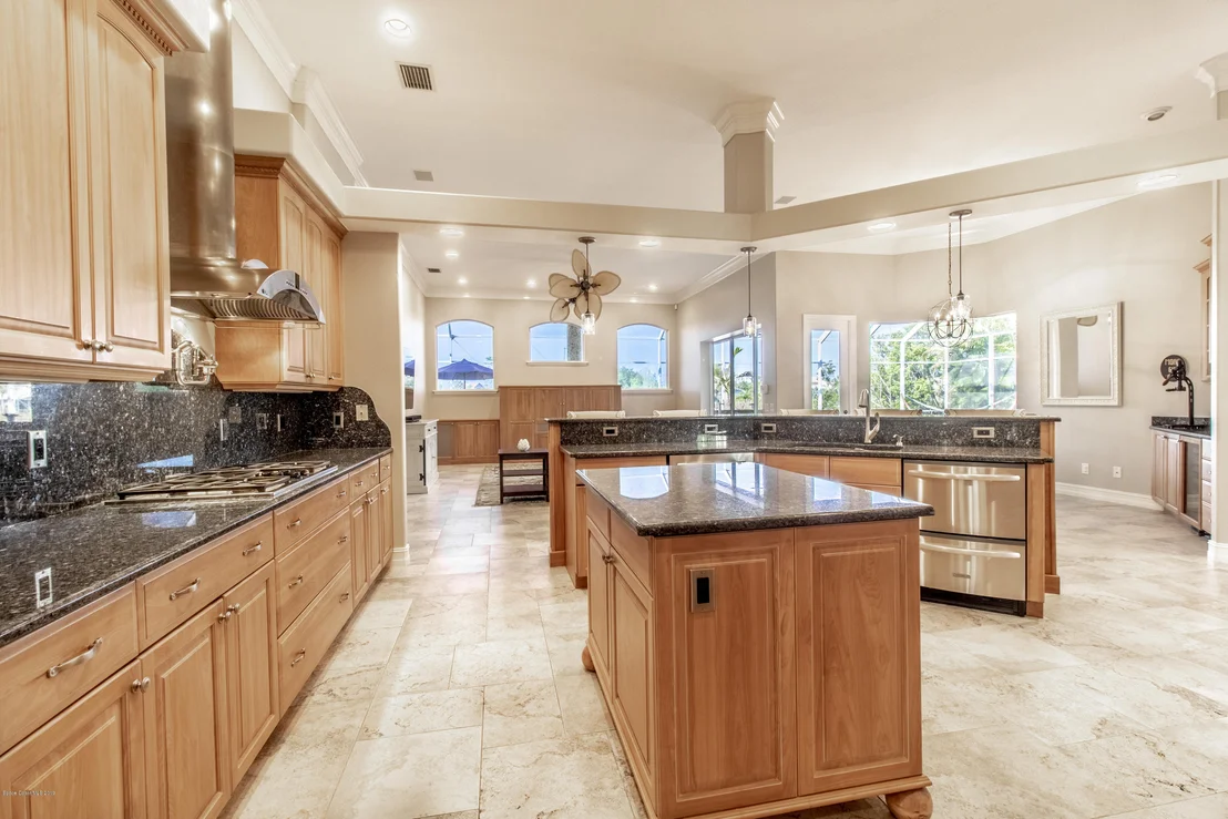 Photo of 814 Chatsworth Drive