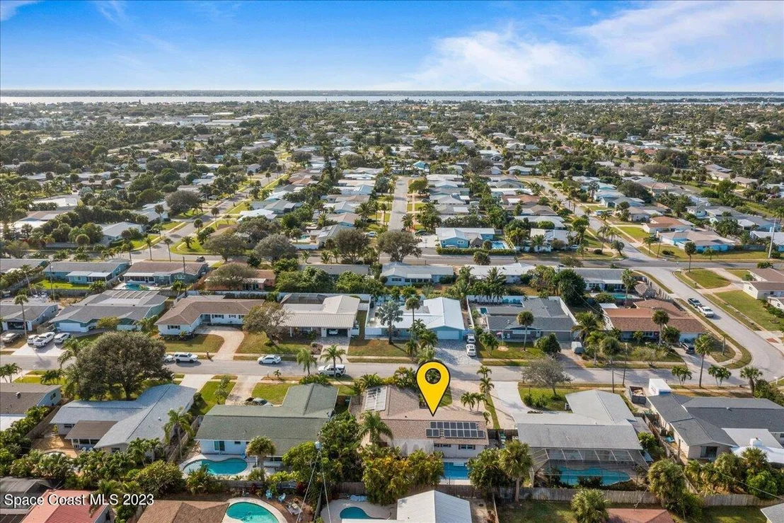 Photo of 615 N Robert Way