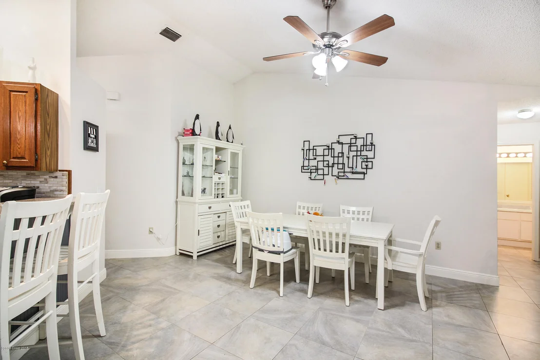 Photo of 1241 Walnut Grove Way