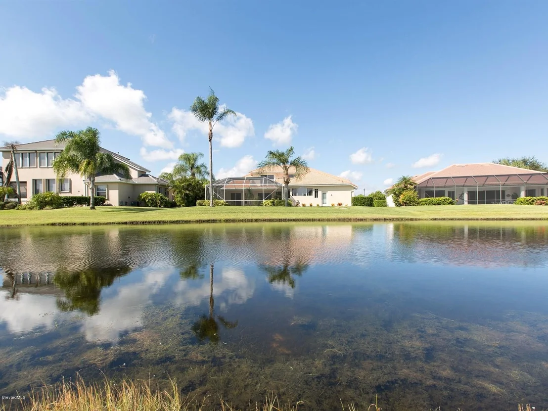Photo of 965 Chatsworth Drive