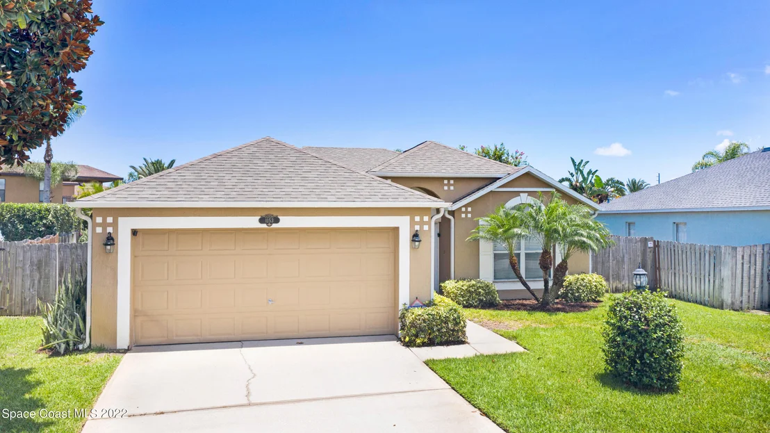 Photo of 1153 White Oak Circle