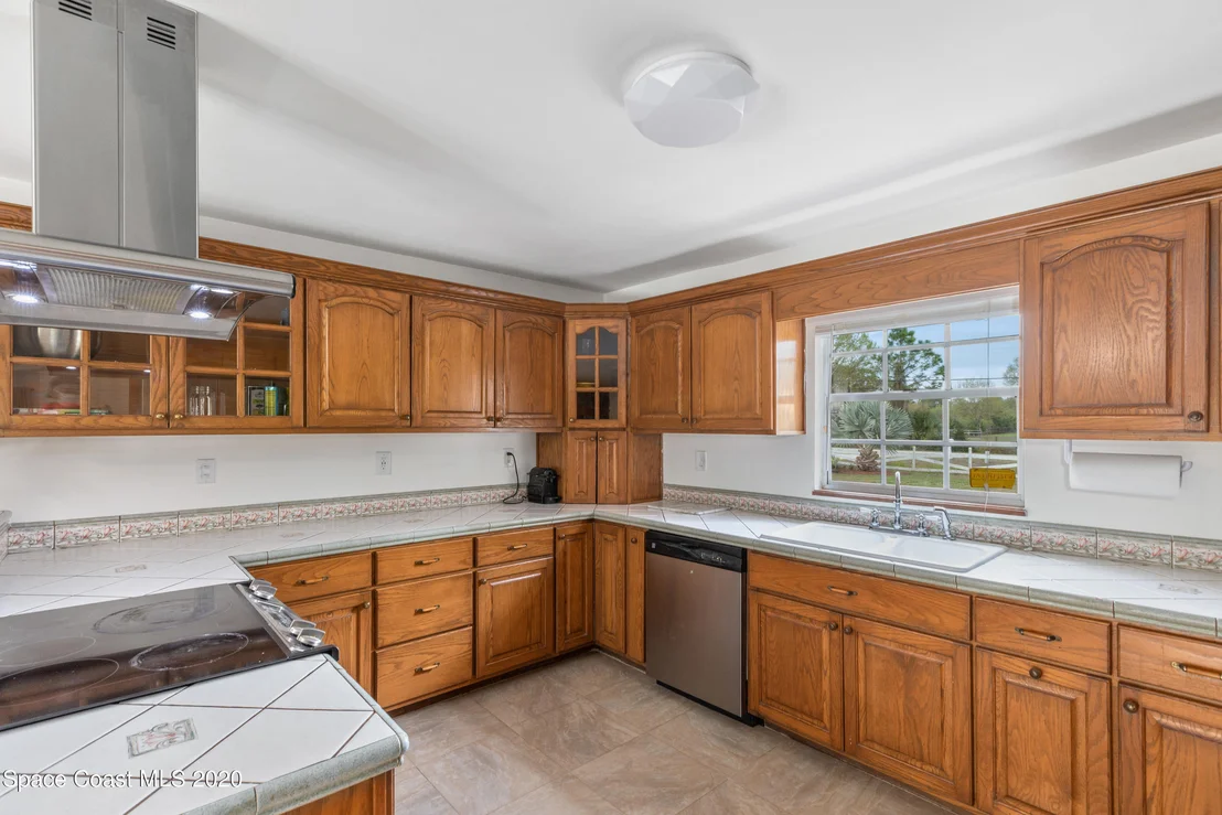 Photo of 1531 Hall Road