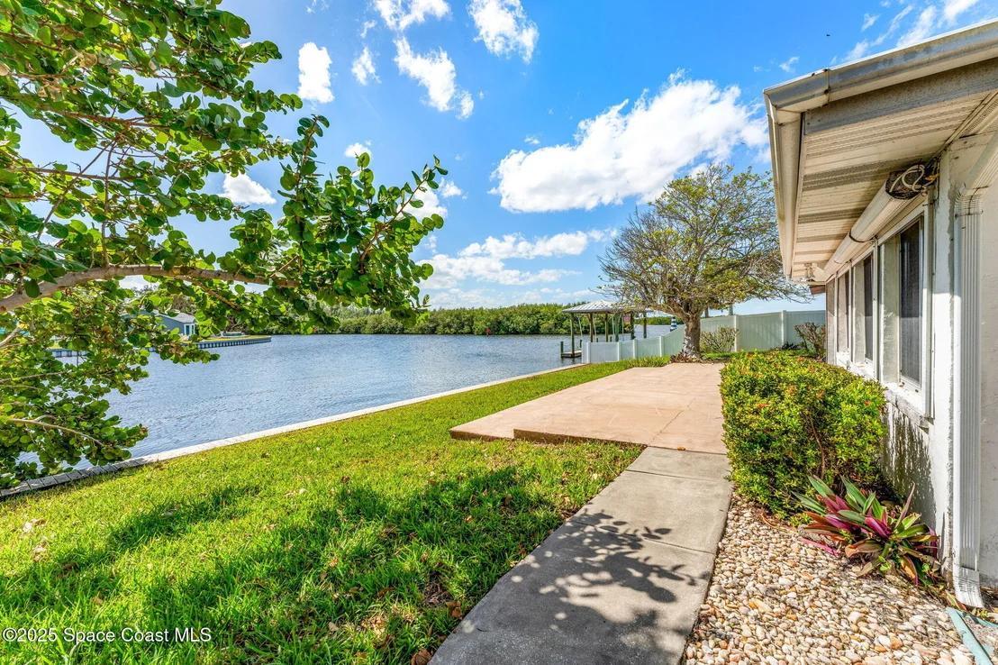 Photo of 272 Bahama Boulevard
