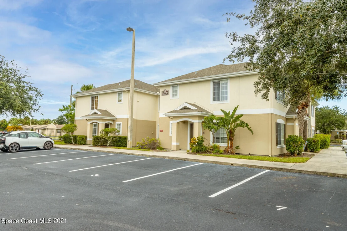 Photo of Unit 1011 at 3501 D'Avinci Way
