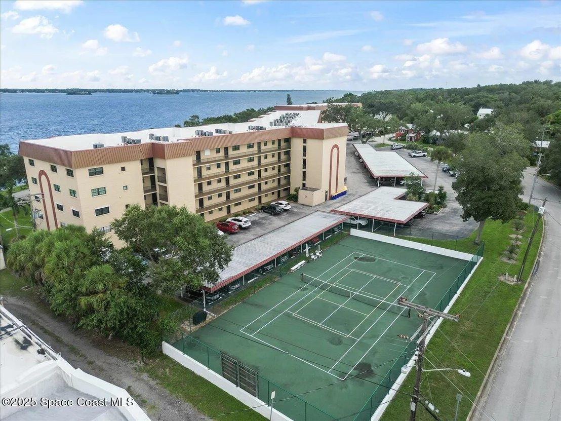 Photo of Unit 303 at 1049 Rockledge Drive