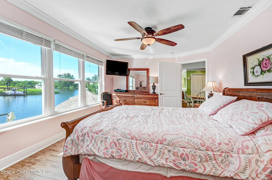 Photo of 414 Thrush Drive