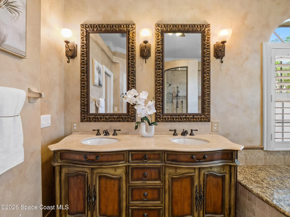 Photo of 992 Balmoral Way