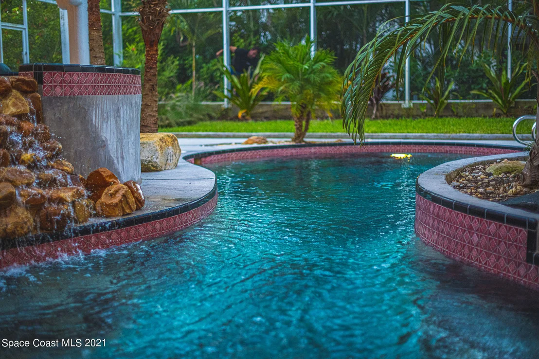 Photo of 472 Peregrine Drive