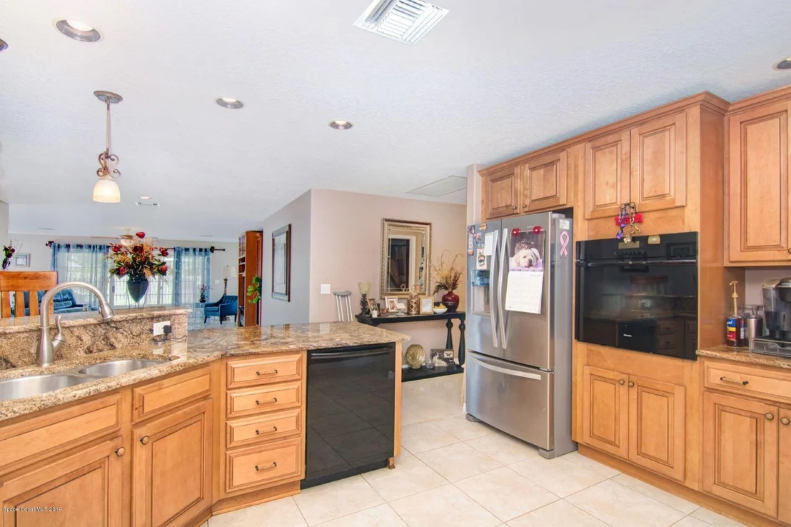 Photo of 1489 NE Meadowbrook Road NE