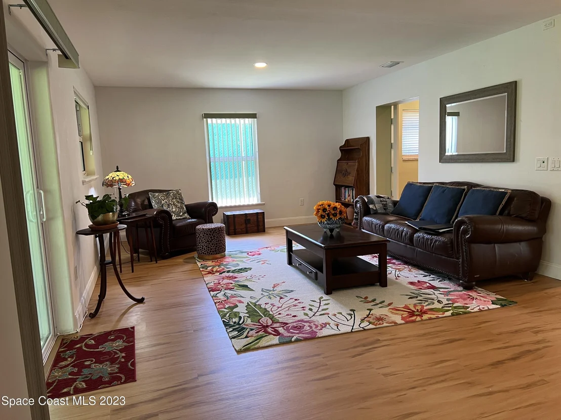Photo of 526 Sunset Boulevard