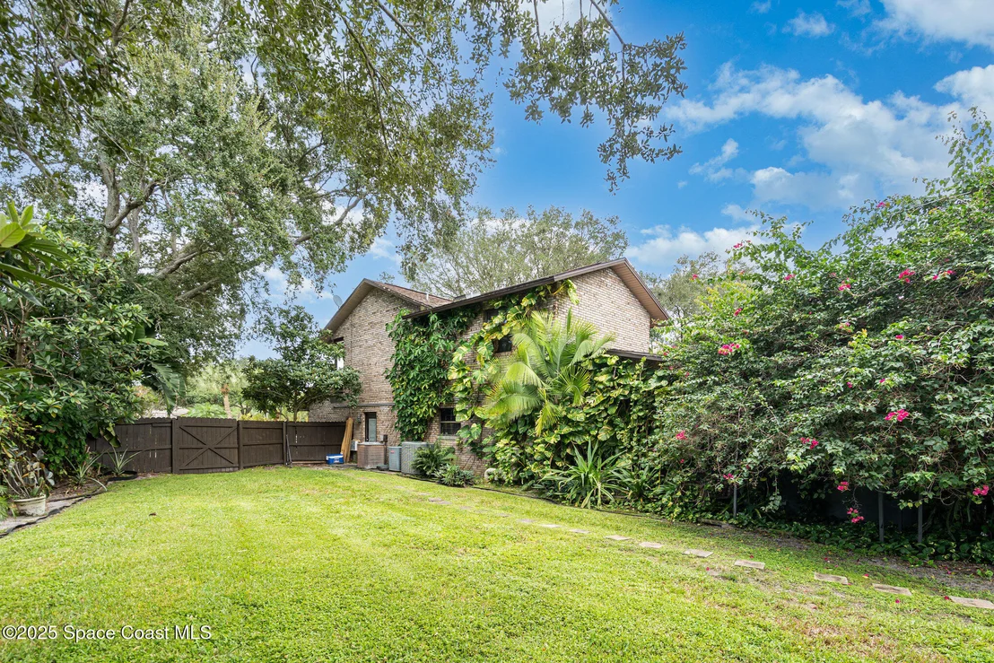 Photo of 562 Lake Ashley Circle